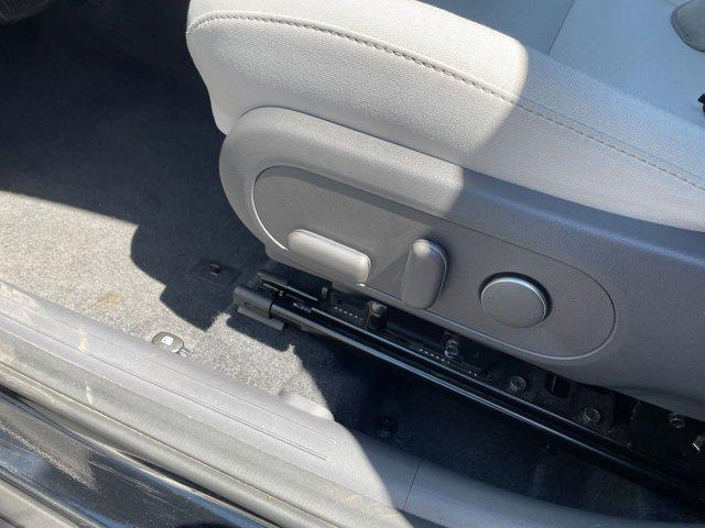 Photo of 2024 Abyss Black Pearl Hyundai KONA