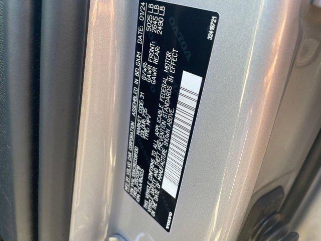 Photo of 2024 Gray Volvo XC40