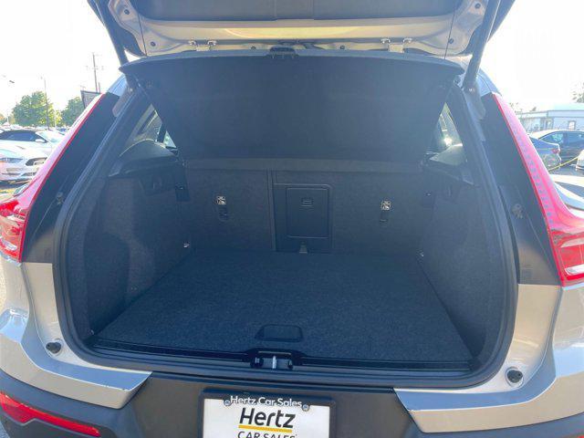 Photo of 2024 Gray Volvo XC40