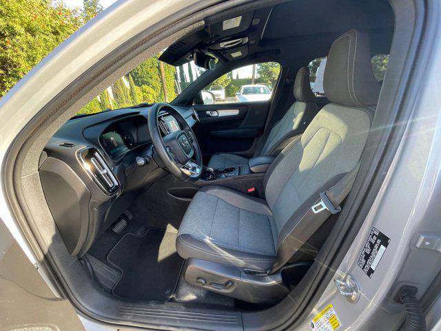 Photo of 2024 Gray Volvo XC40