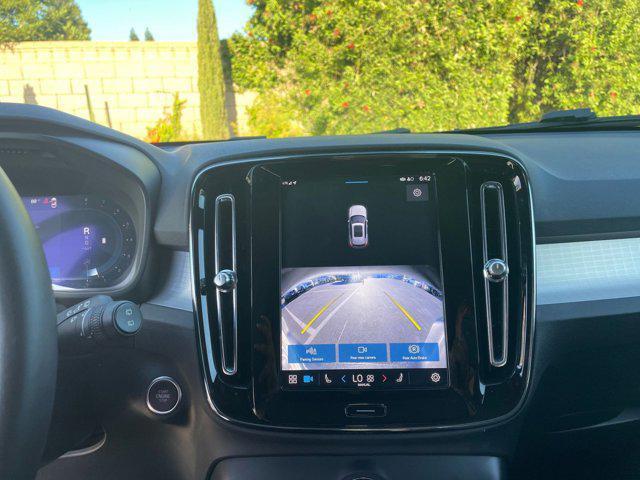 Photo of 2024 Gray Volvo XC40