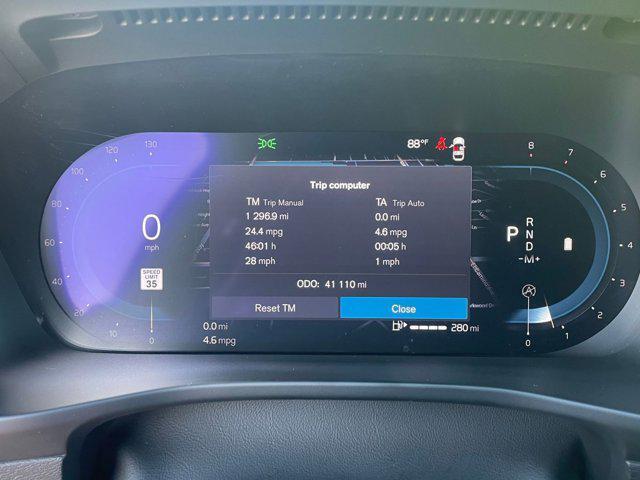 Photo of 2024 Gray Volvo XC40