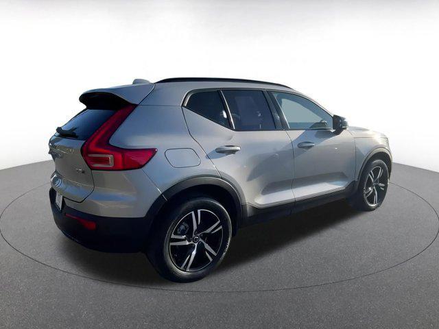 Photo of 2024 Gray Volvo XC40