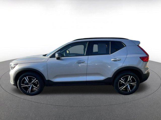 Photo of 2024 Gray Volvo XC40