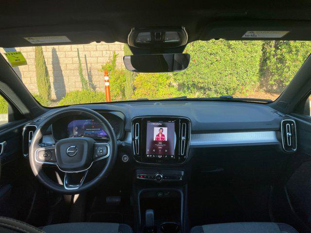 Photo of 2024 Gray Volvo XC40