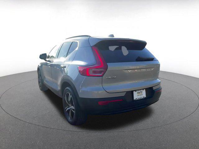 Photo of 2024 Gray Volvo XC40