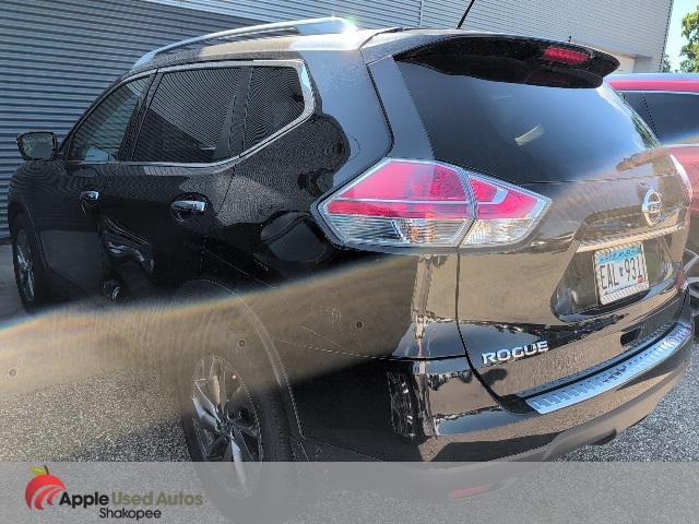 Photo of 2015 Super Black Nissan Rogue