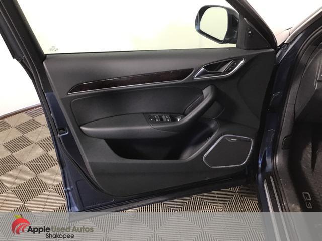 Photo of 2016 Utopia Blue Metallic Audi Q3