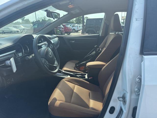 Photo of 2014 Super White Toyota Corolla