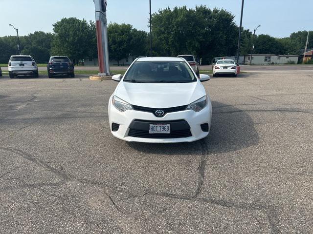 Photo of 2014 Super White Toyota Corolla