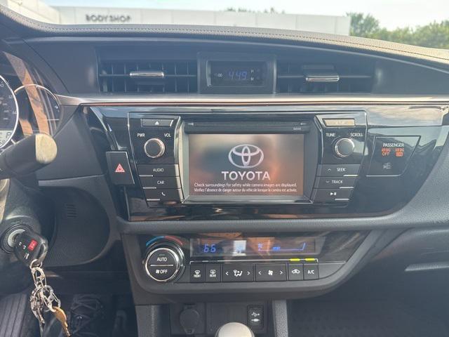 Photo of 2014 Super White Toyota Corolla