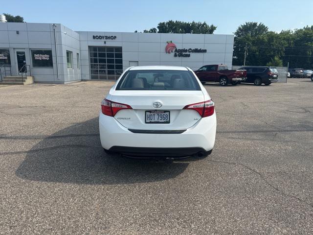 Photo of 2014 Super White Toyota Corolla
