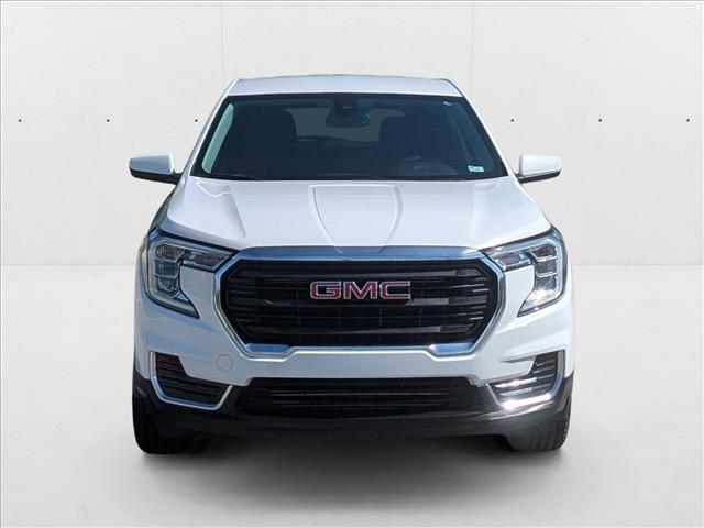 Photo of 2024 Summit White GMC Terrain