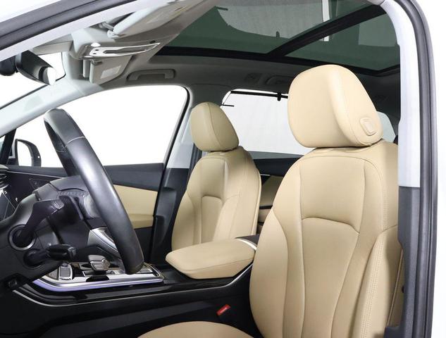 Photo of 2021 Glacier White Audi Q7