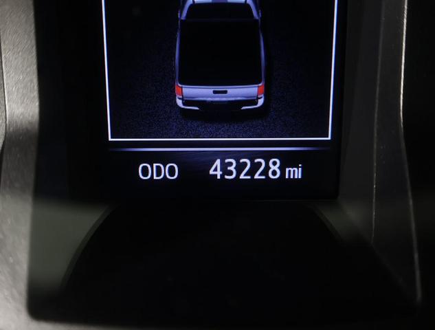 Photo of 2022 White Toyota Tacoma