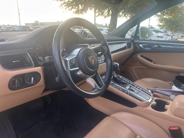 Photo of 2017 White Porsche Macan