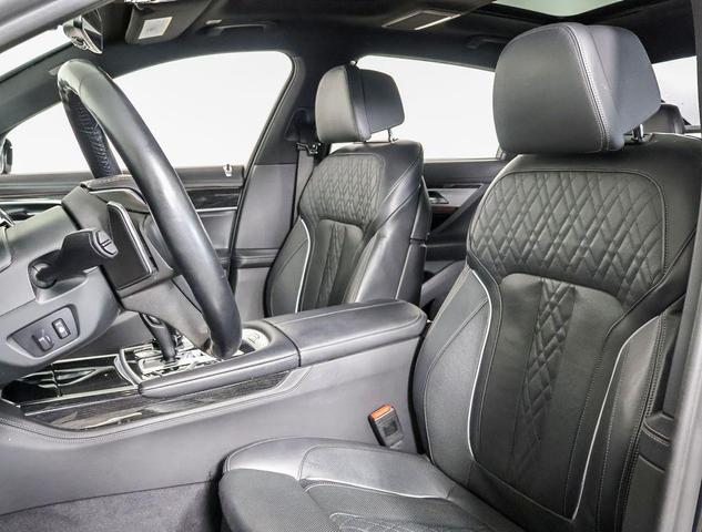 Photo of 2019 Black Sapphire Metallic BMW 750