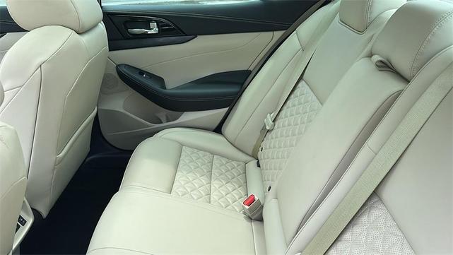 Photo of 2022 White Nissan Maxima