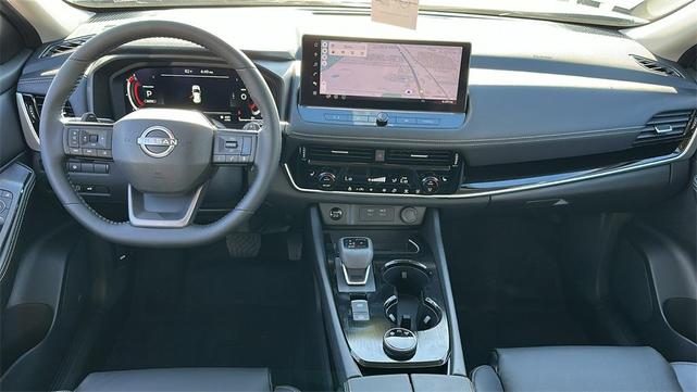 Photo of 2025 Champagne Silve Nissan Rogue