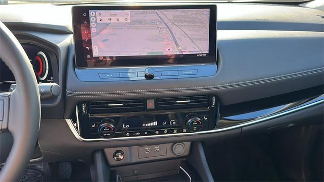 Photo of 2025 Champagne Silve Nissan Rogue