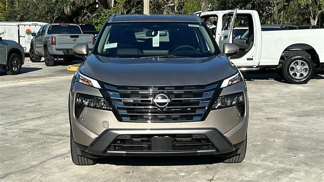 Photo of 2025 Champagne Silve Nissan Rogue