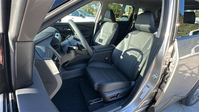 Photo of 2025 Champagne Silve Nissan Rogue