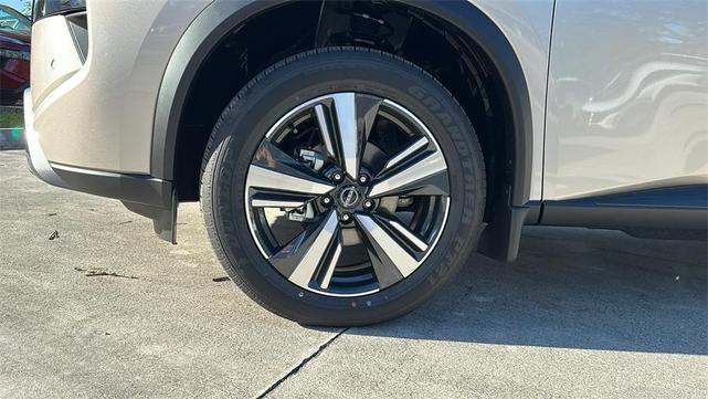 Photo of 2025 Champagne Silve Nissan Rogue
