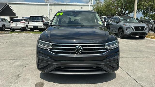 Photo of 2024 Deep Black Pearl Effect Volkswagen Tiguan
