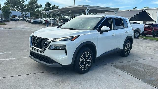 Photo of 2021 White Nissan Rogue
