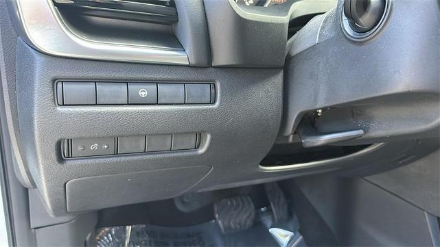 Photo of 2021 White Nissan Rogue