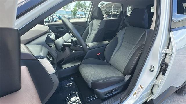 Photo of 2021 White Nissan Rogue