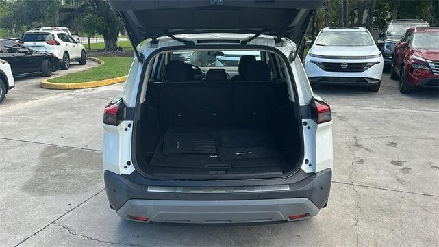 Photo of 2021 White Nissan Rogue