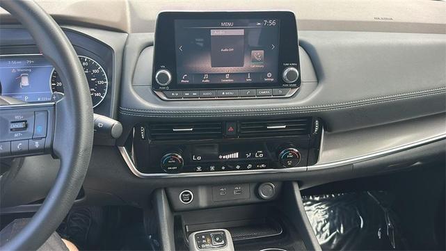Photo of 2021 White Nissan Rogue