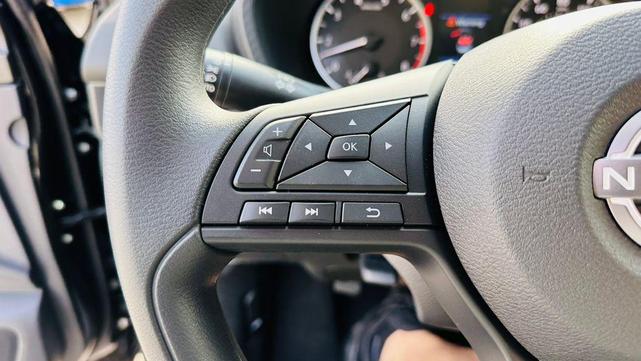 Photo of 2025 Black Nissan Sentra