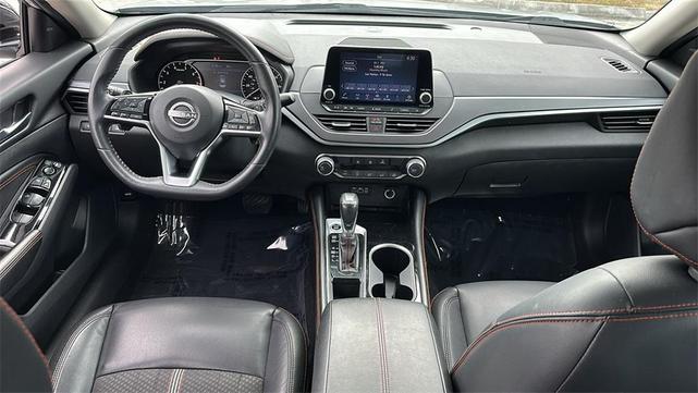 Photo of 2023 Brilliant Silver Metallic Nissan Altima
