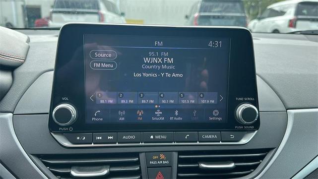 Photo of 2023 Brilliant Silver Metallic Nissan Altima