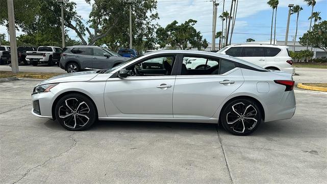 Photo of 2023 Brilliant Silver Metallic Nissan Altima
