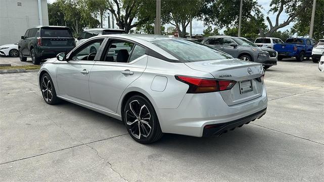 Photo of 2023 Brilliant Silver Metallic Nissan Altima