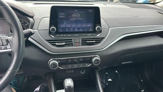 Photo of 2023 Brilliant Silver Metallic Nissan Altima