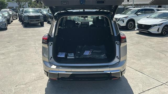 Photo of 2026 2t Chpn Blk Roo Nissan Rogue