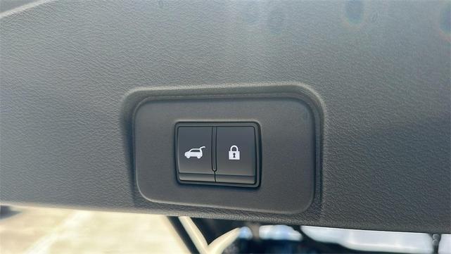 Photo of 2026 2t Chpn Blk Roo Nissan Rogue