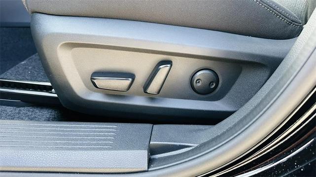 Photo of 2026 Black Nissan Rogue
