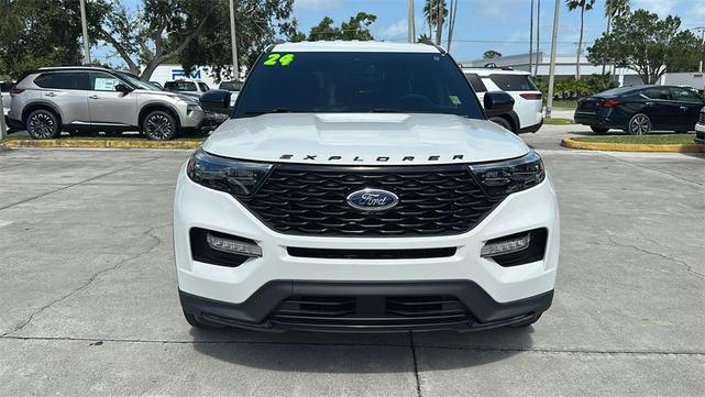 Photo of 2024 Star White Ford Explorer