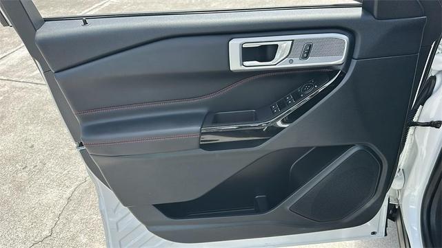 Photo of 2024 Star White Ford Explorer