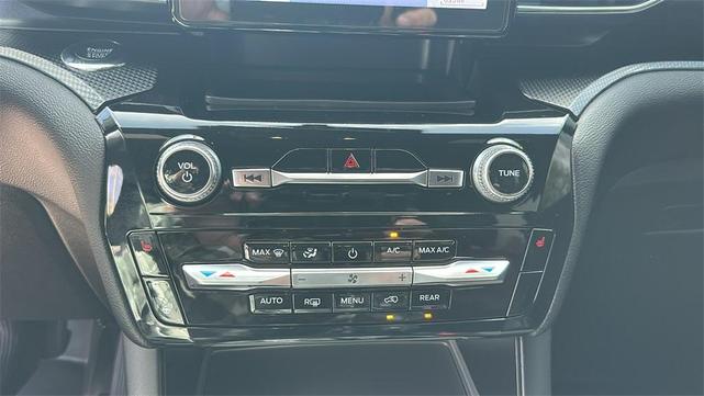 Photo of 2024 Star White Ford Explorer