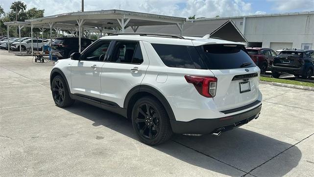 Photo of 2024 Star White Ford Explorer