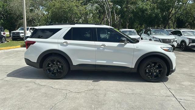 Photo of 2024 Star White Ford Explorer