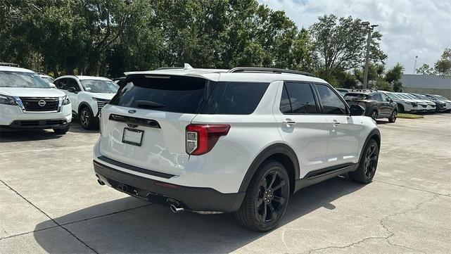 Photo of 2024 Star White Ford Explorer