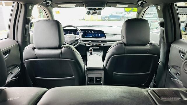 Photo of 2024 Silver Metallic Cadillac XT4