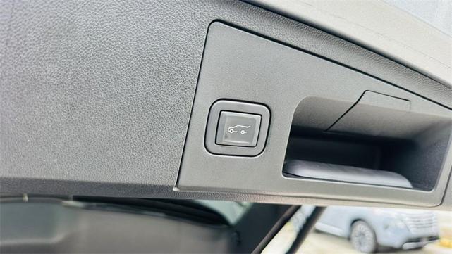 Photo of 2024 Silver Metallic Cadillac XT4